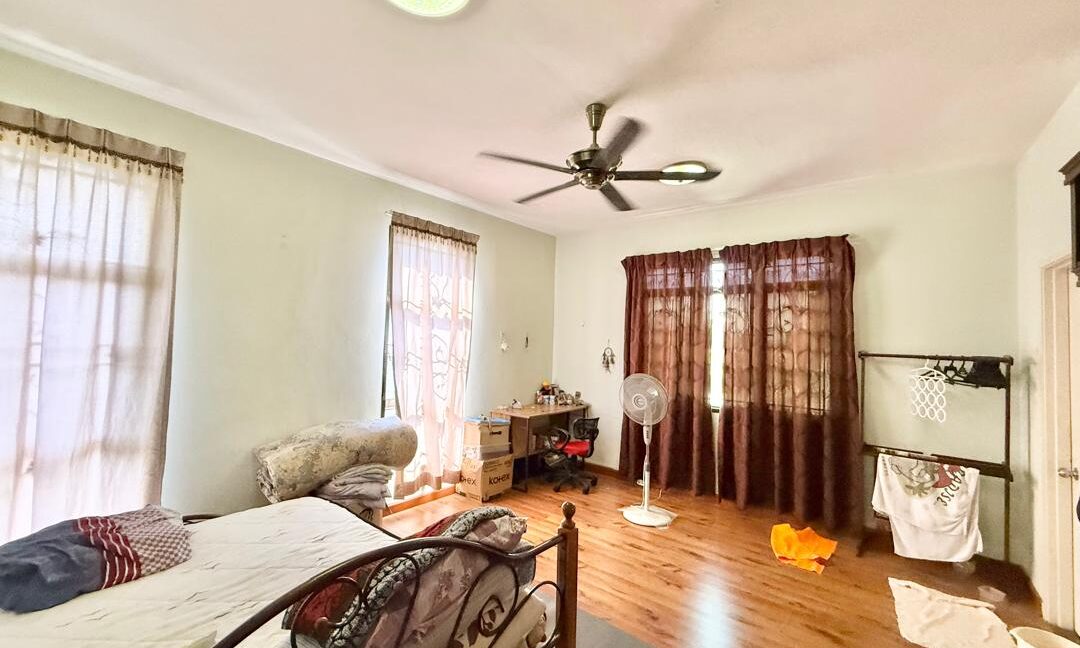 ejen hartanah alam sari-4