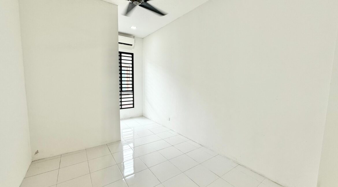 ejen hartanah desa mayangsari nilai-7