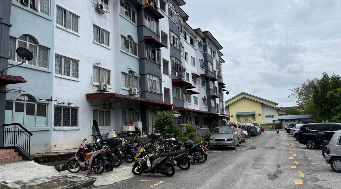 ejen hartanah cheras